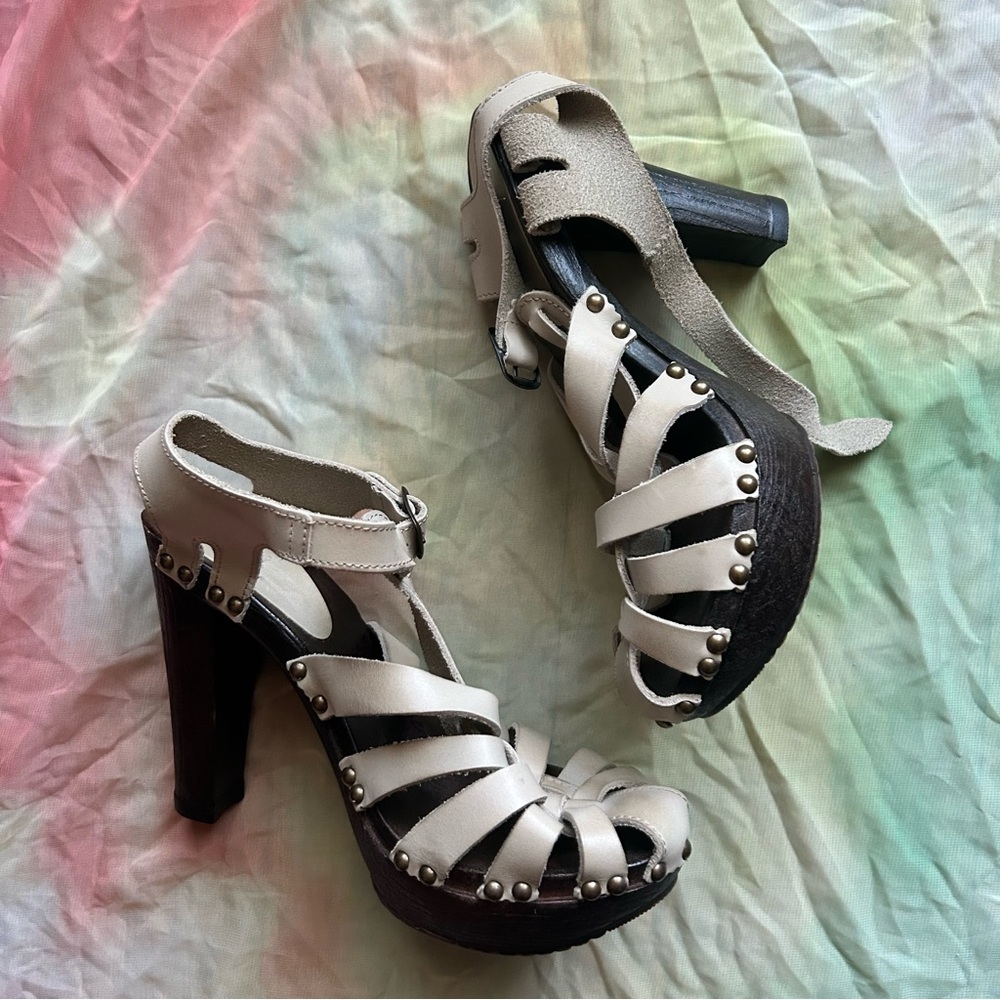 SISLEY Light Cream Brown Leather Strappy Studded Wooden Sole Heels